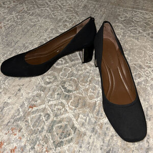 DONALD J PLINER Black CORIN Sz 9 Pumps 2.5 Inch Block Heel Gold Accent Classic